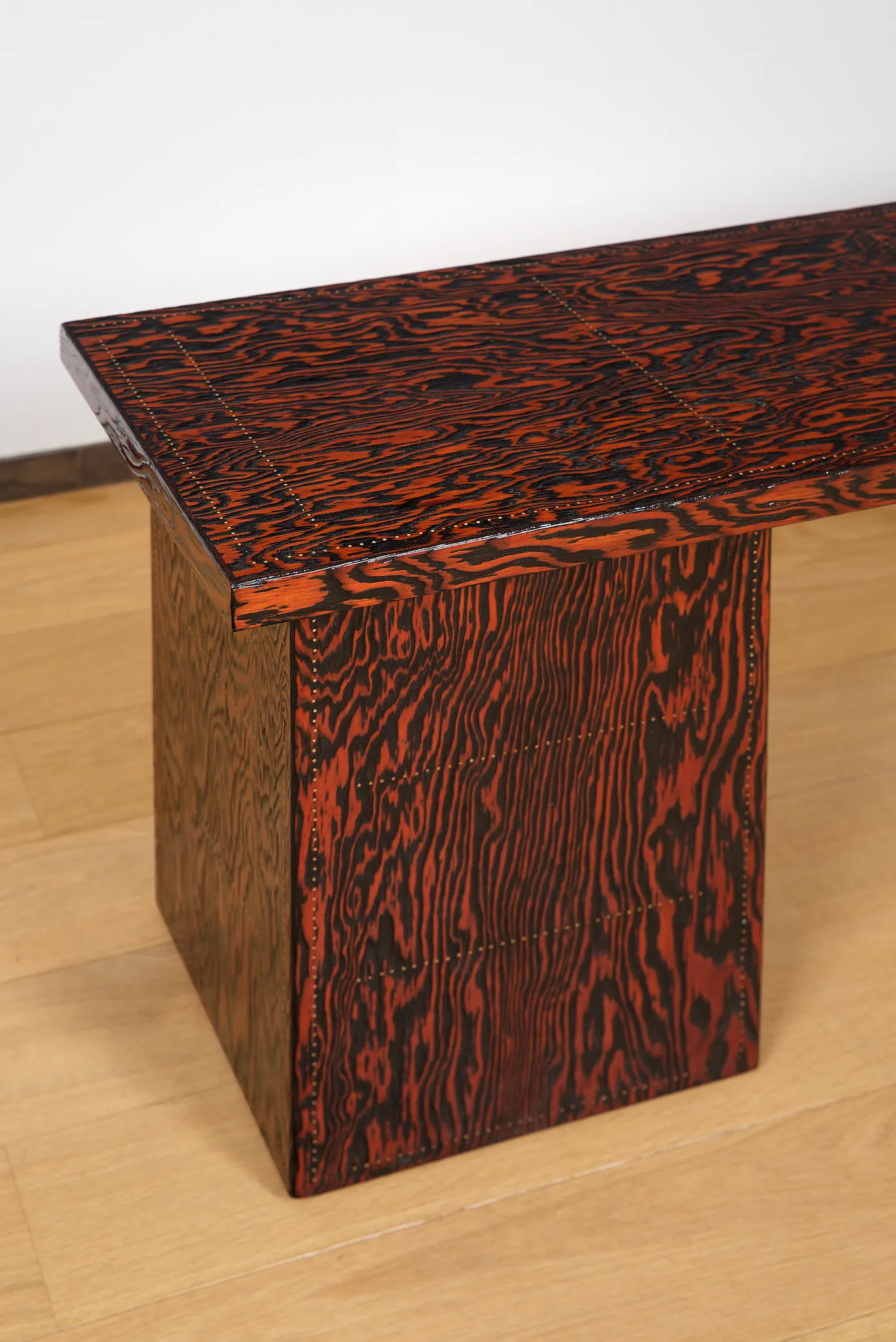 Vue de détail 1 – Table basse en pin d'Orégon