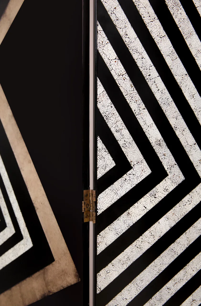 Detail view 3 – A double-sided lacquered screen 
