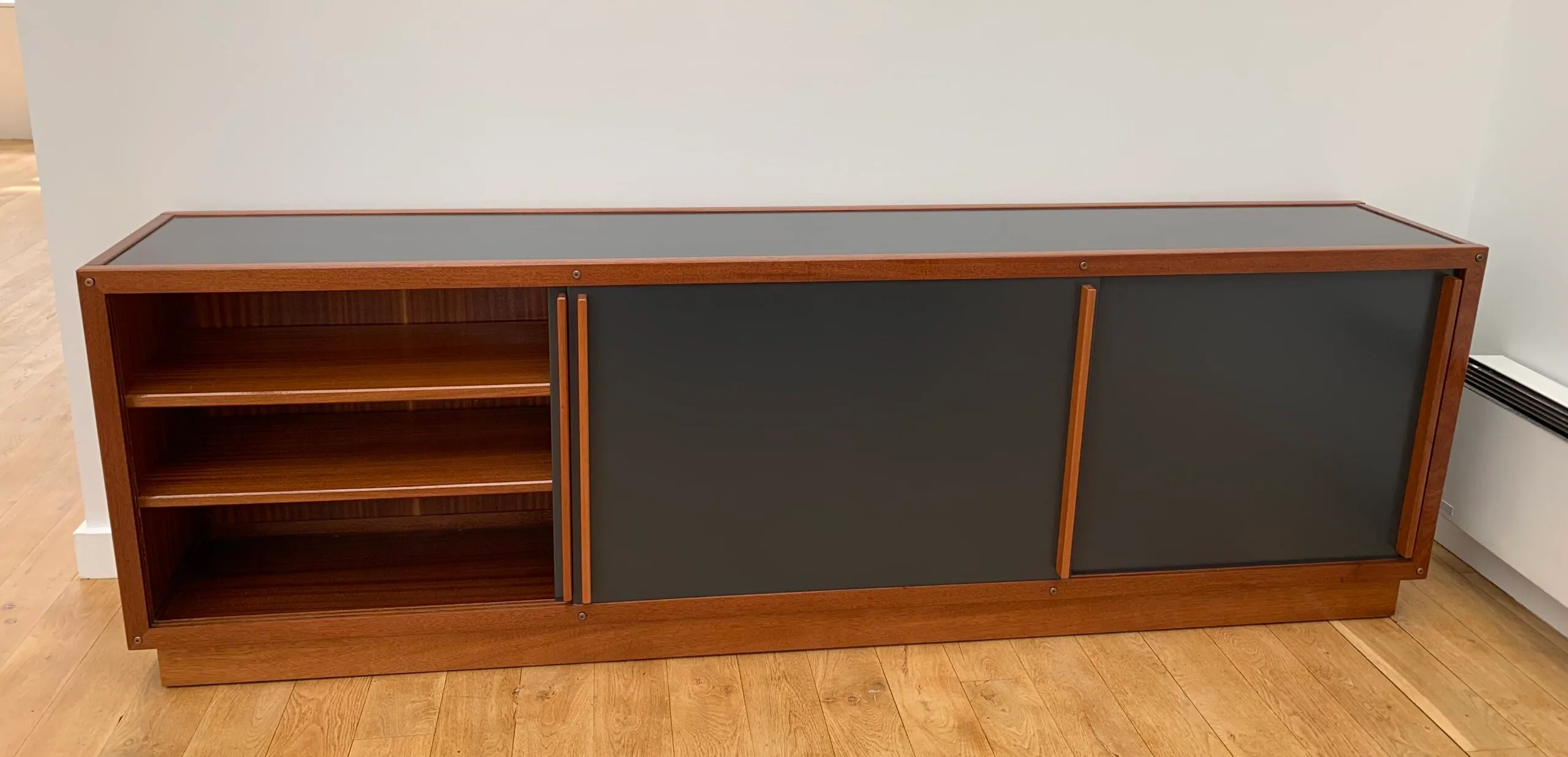 Vue de détail 1 – Enfilade laquée bleu