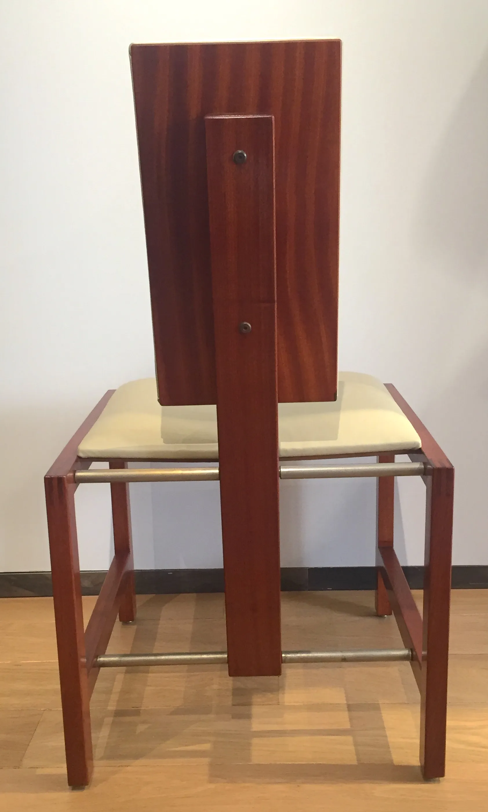 Detail view 2 – Chair in mahogany and metal frame