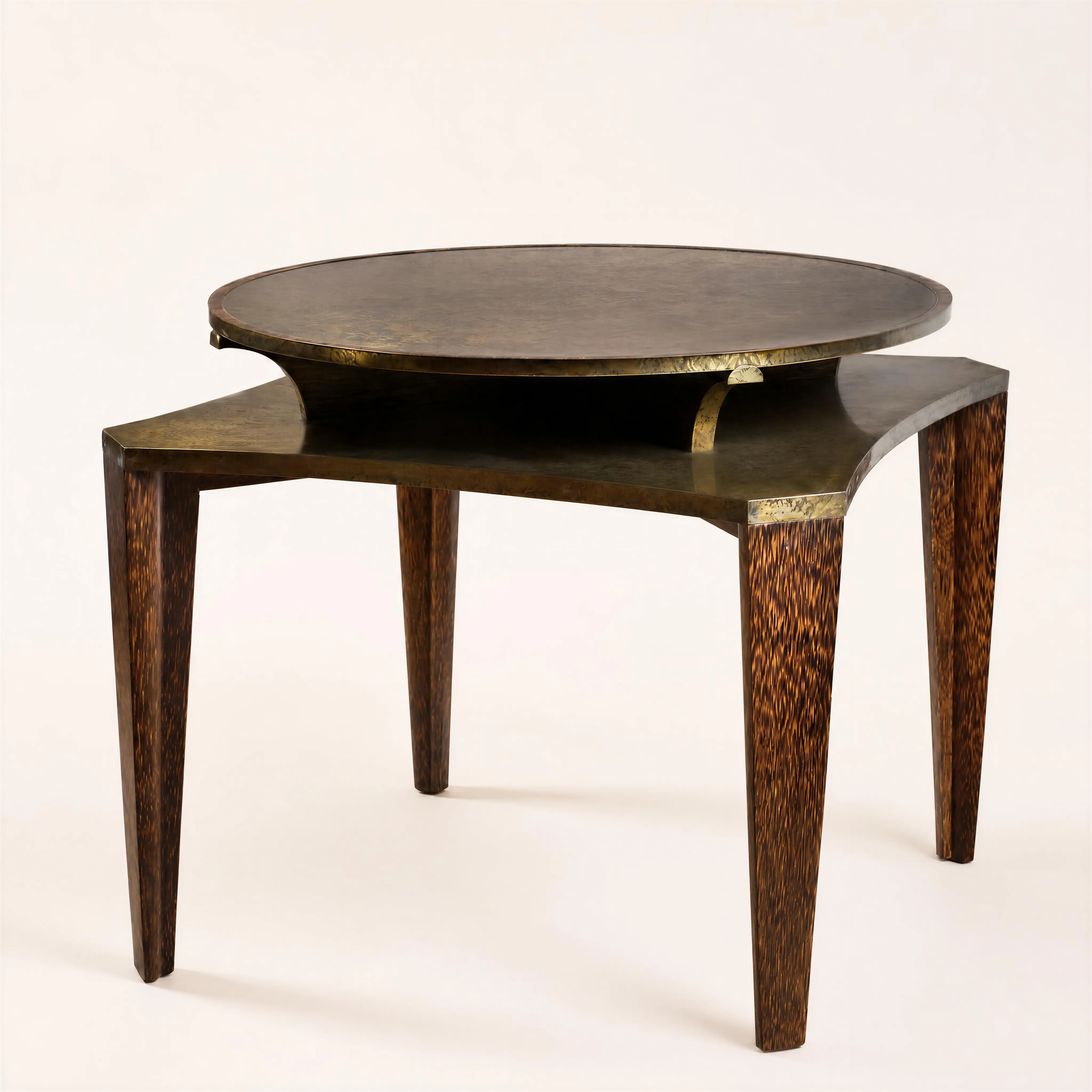 Circular game table 
