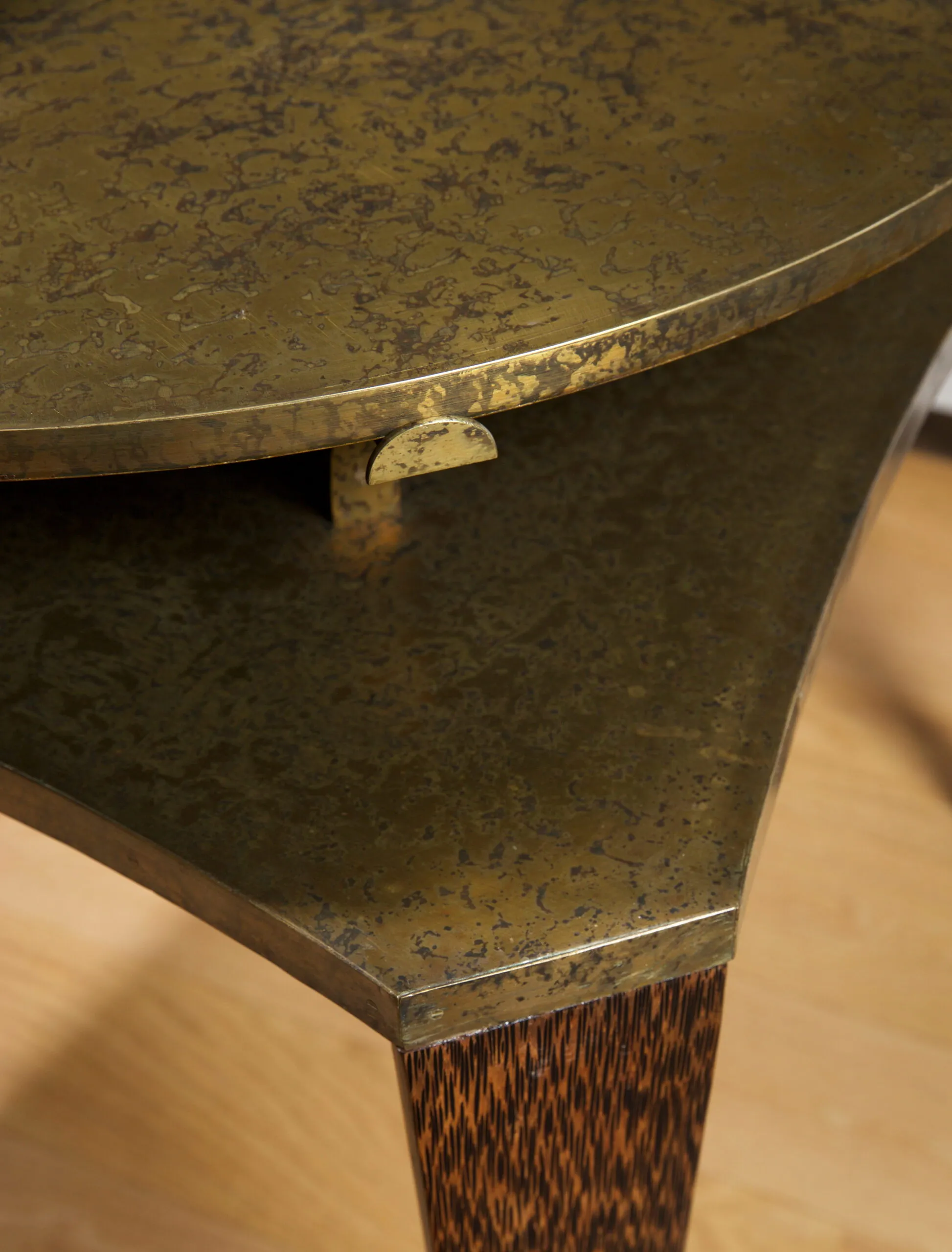 Detail view 2 – Circular game table 