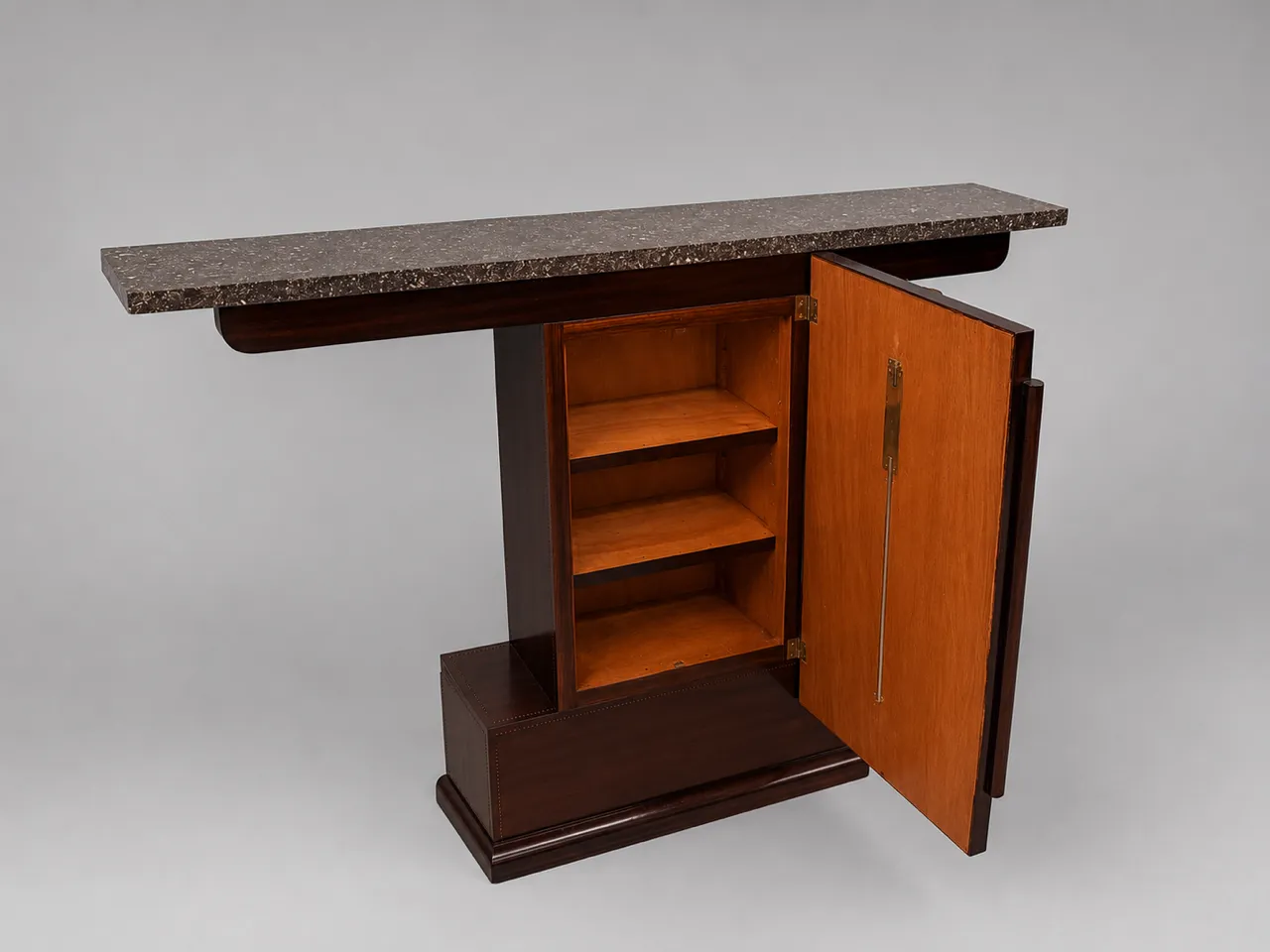 Vue de détail 1 – Console en palissandre clouté