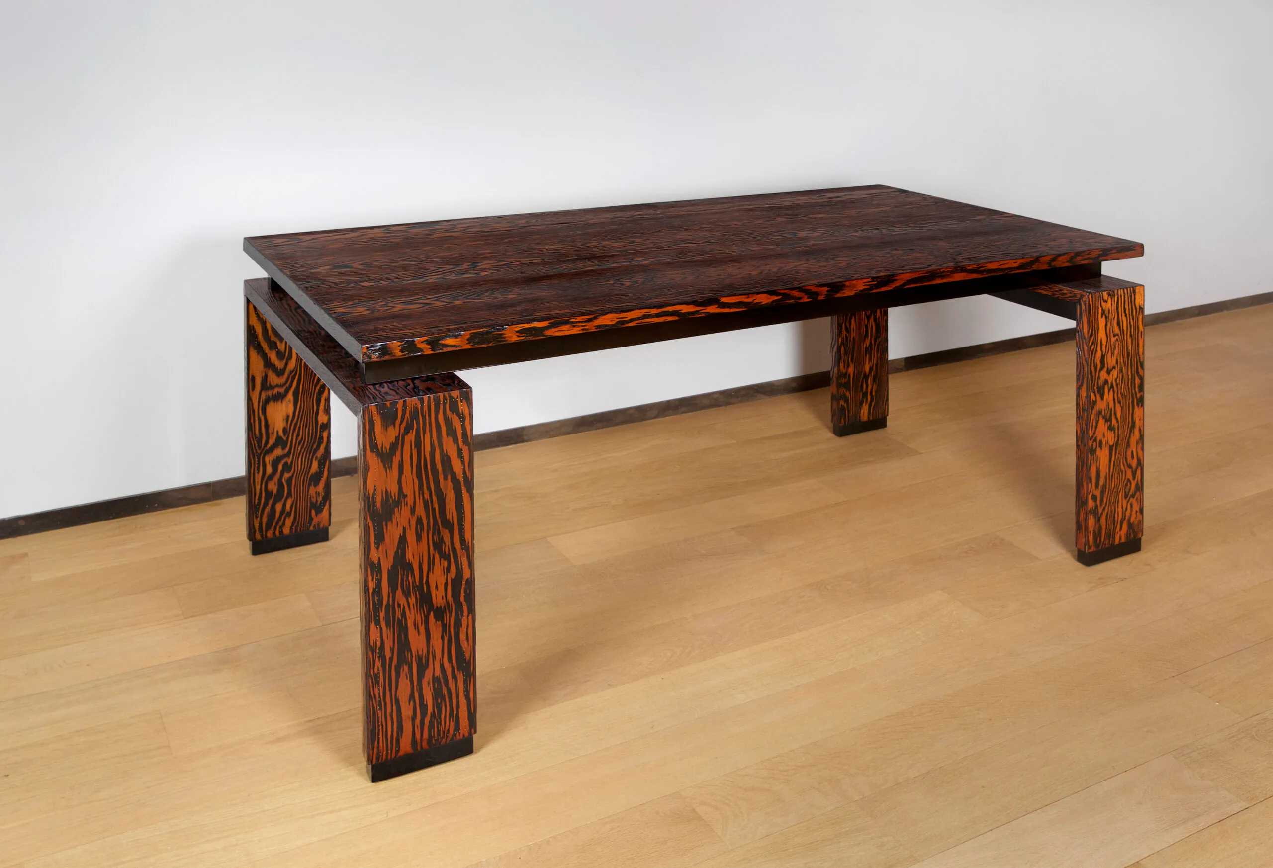 Detail view 3 – Dining room table and these 6 original chairs