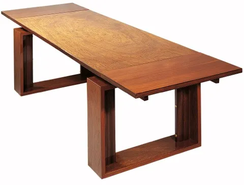 Detail view 1 – Dining table in mahogany