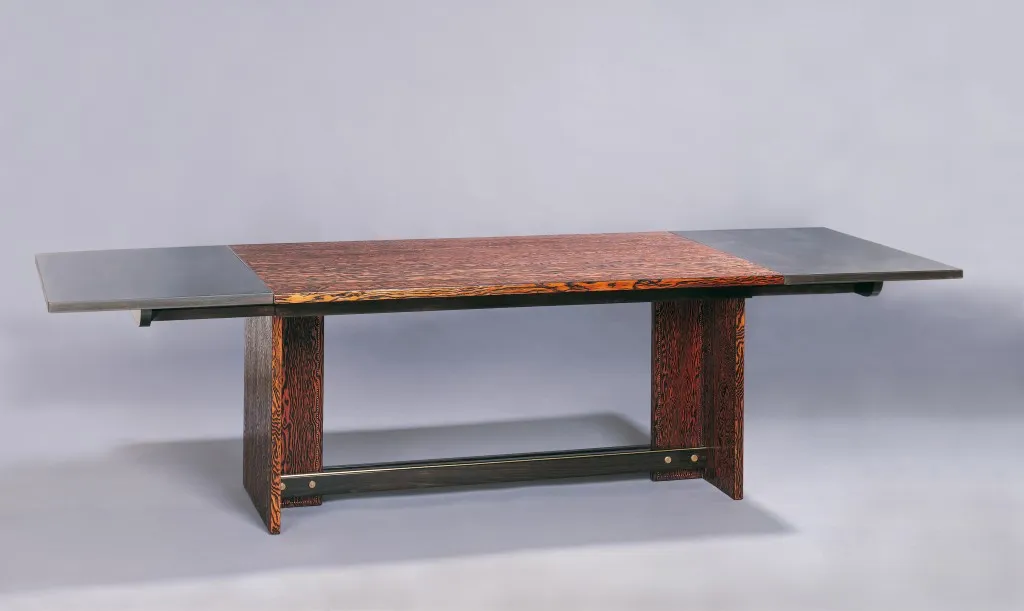 Detail view 1 – Dining table in Oregon pine