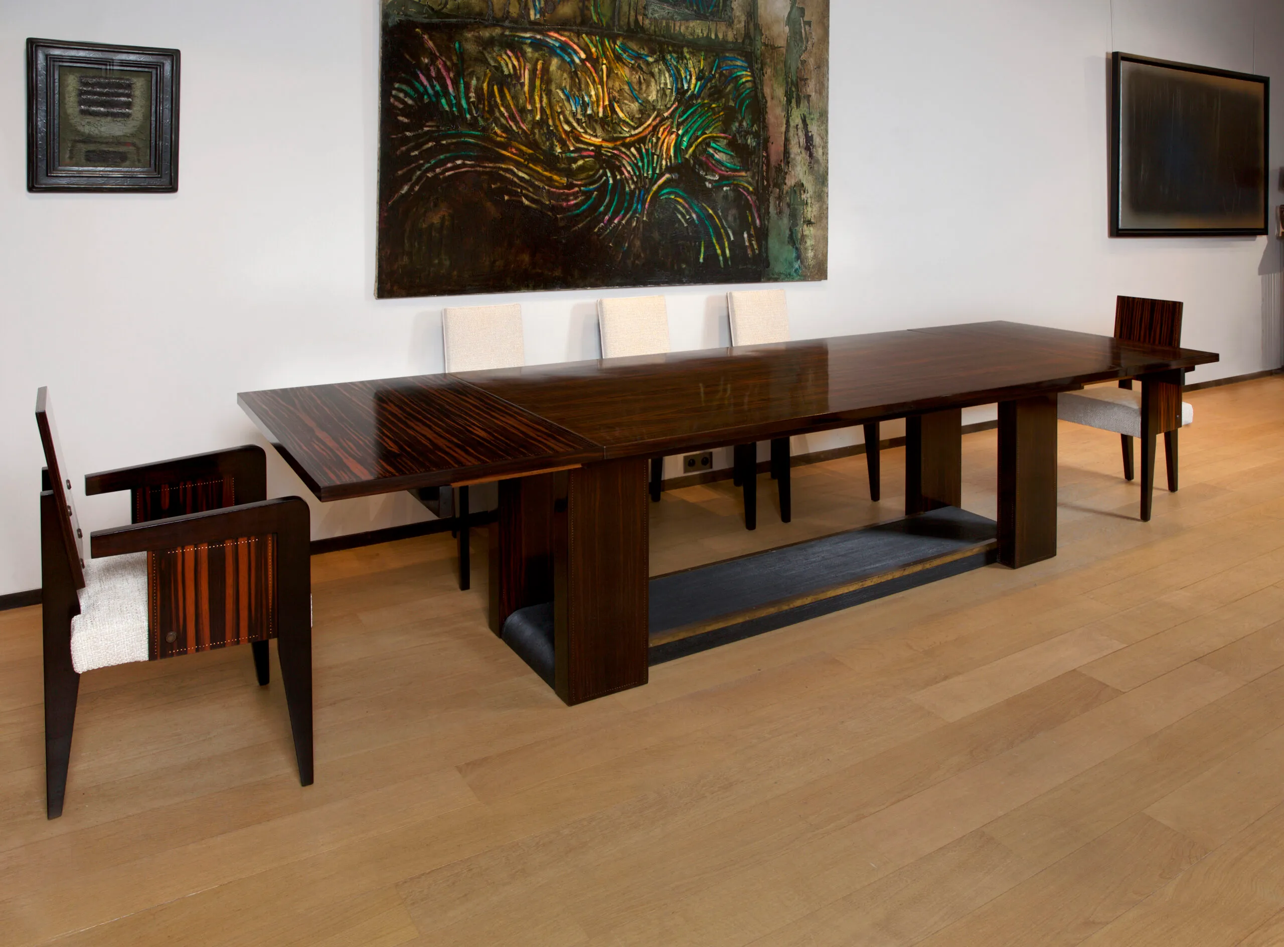 Detail view 2 – Dinning table in Macassar