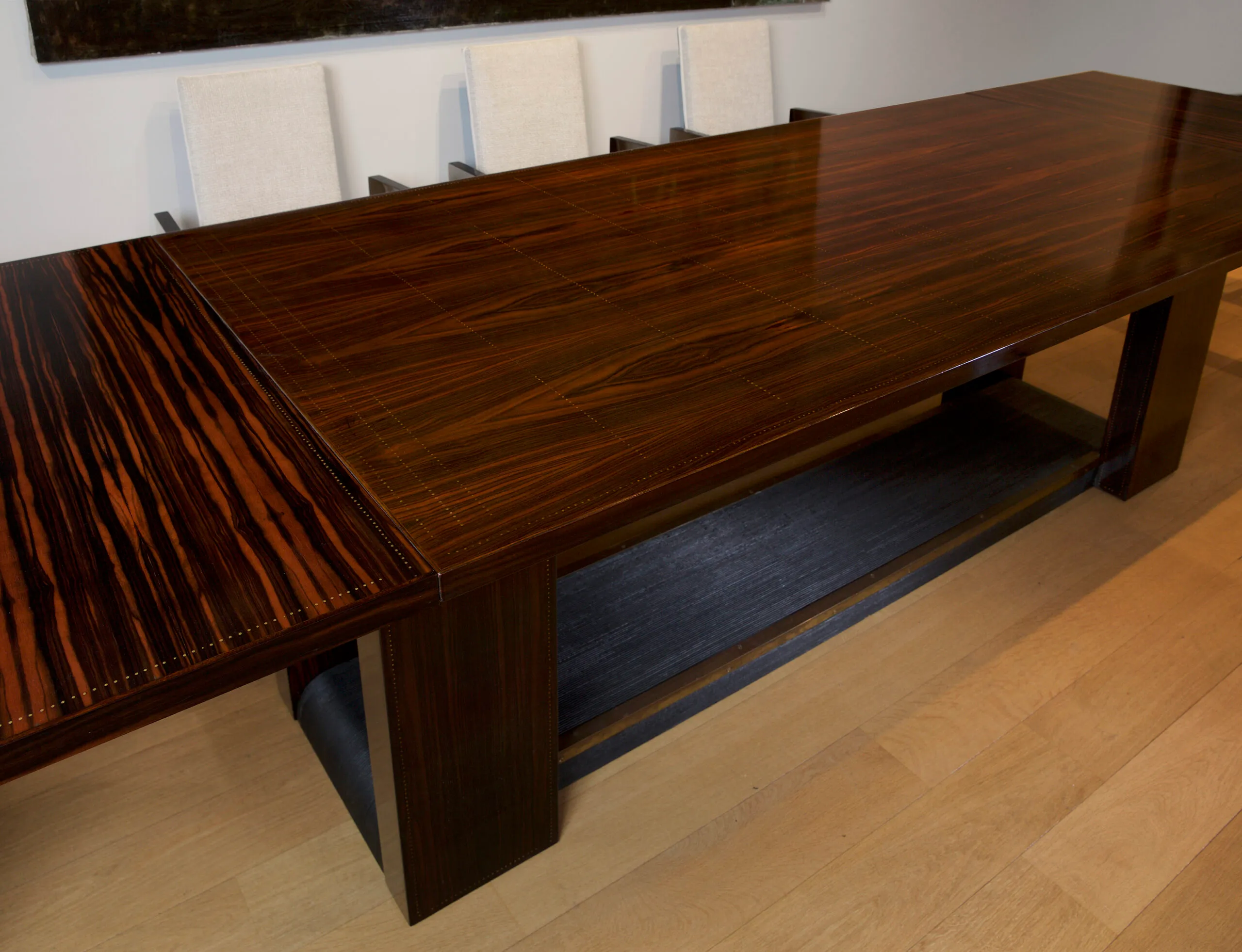 Detail view 3 – Dinning table in Macassar