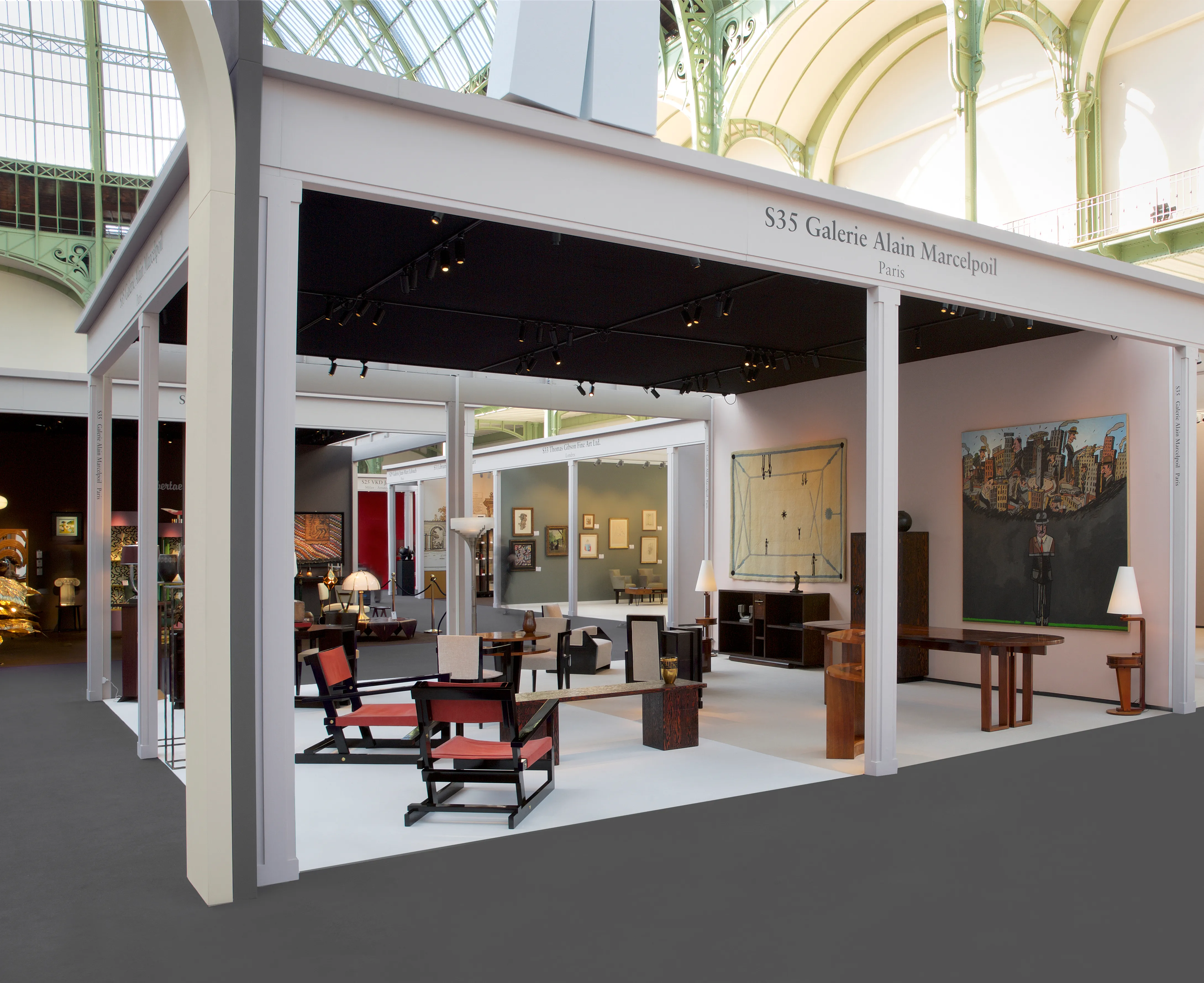 FAB Paris ouvre la saison des grandes foires d’art.  Le salon réunit dans la Nef du Grand Palais une centaine d’exposants de renommée internationale. Le décor du salon sera réinventé sur une idée originale de la designer Constance Guisset, avec une scénographie signée Sylvie Zerat.
Le Musée Nissim de Camondo, invité d’honneur, présentera une exposition exclusive consacrée aux arts décoratifs de la fin du XVIIIe siècle, scénographiée par Alexandre Benjamin Navet.
Pour la troisième année consécutive, l’espace Jeunes Talents offrira à de jeunes marchands l’opportunité d’exposer des pièces à moins de 25 000 €.