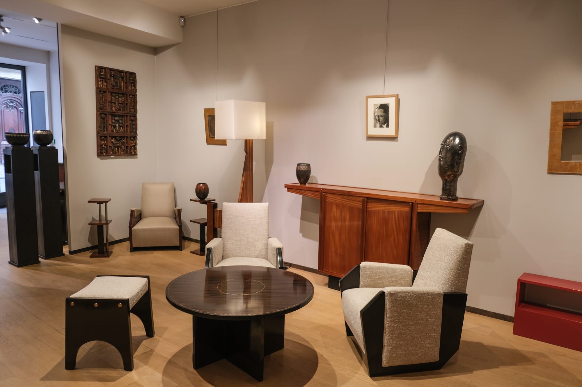 Inside the gallery, 28 rue de Seine – view 1