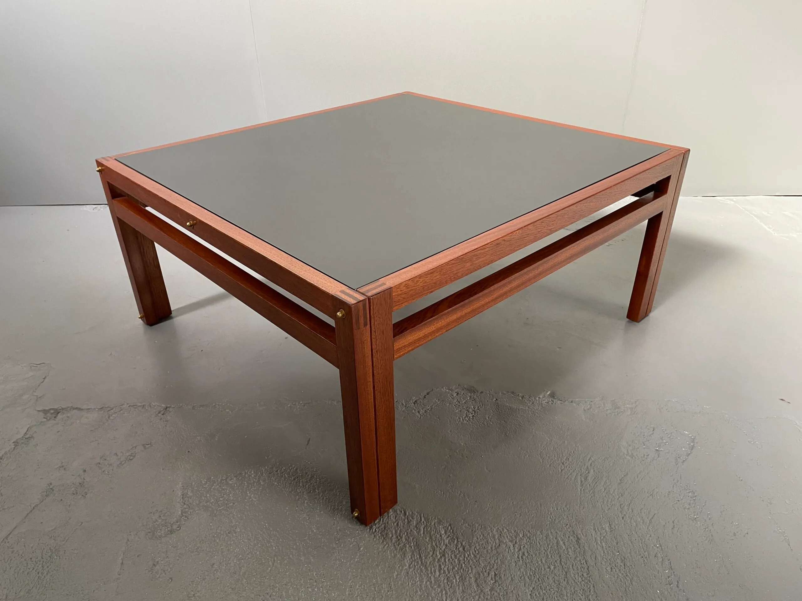 Vue de détail 1 – Grande table basse