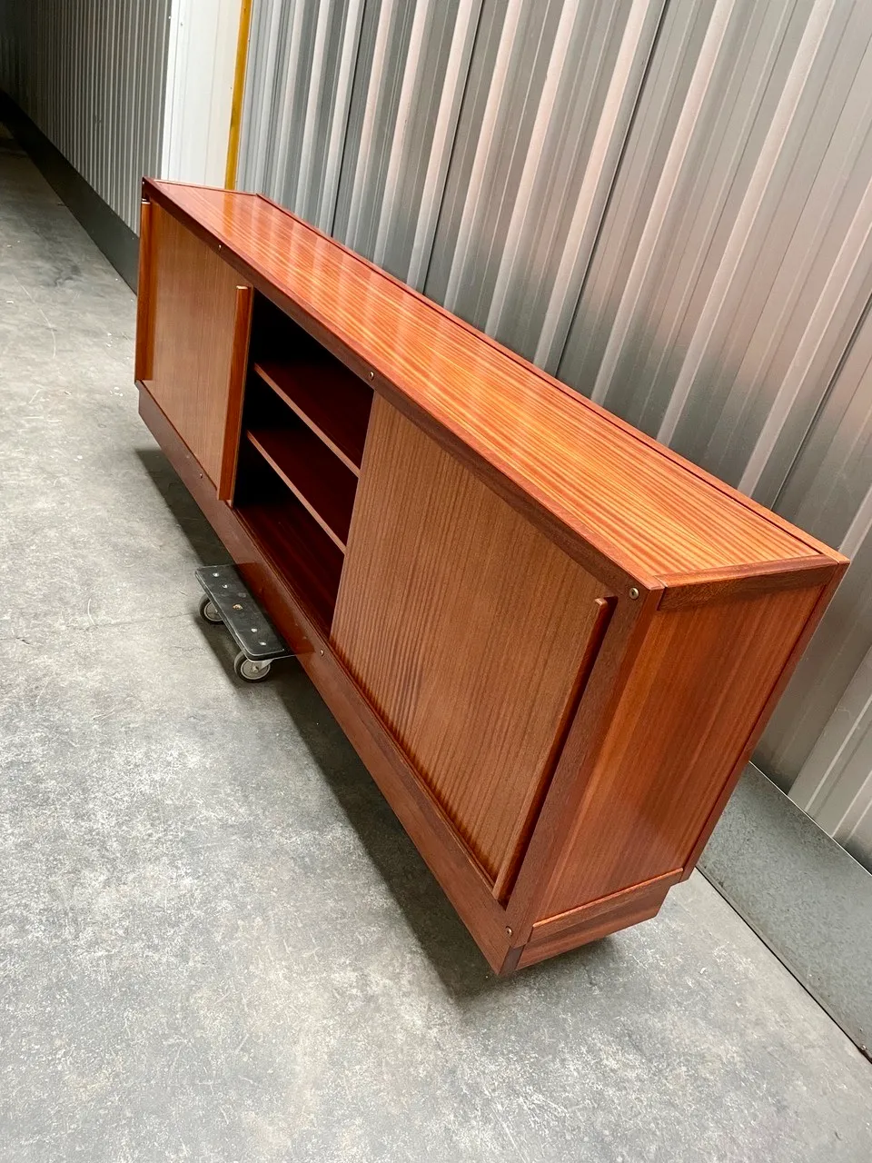 Detail view 3 – Mahogany sideboards