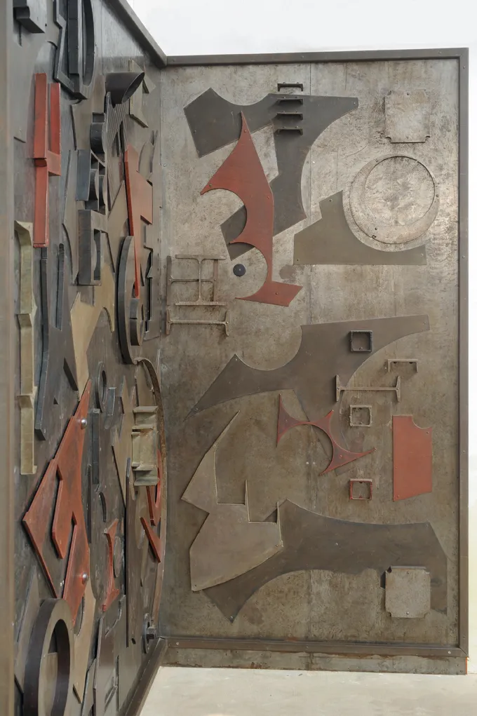 Detail view 1 – Monumental iron wall sculpture (diptych)