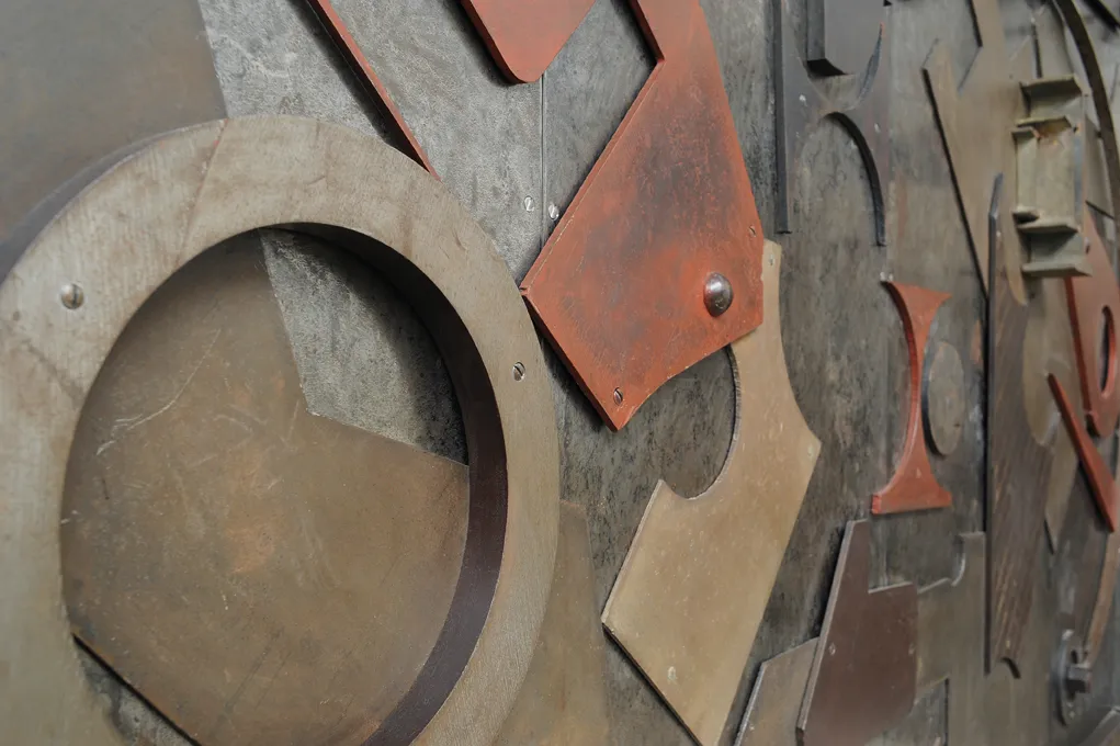 Detail view 2 – Monumental iron wall sculpture (diptych)