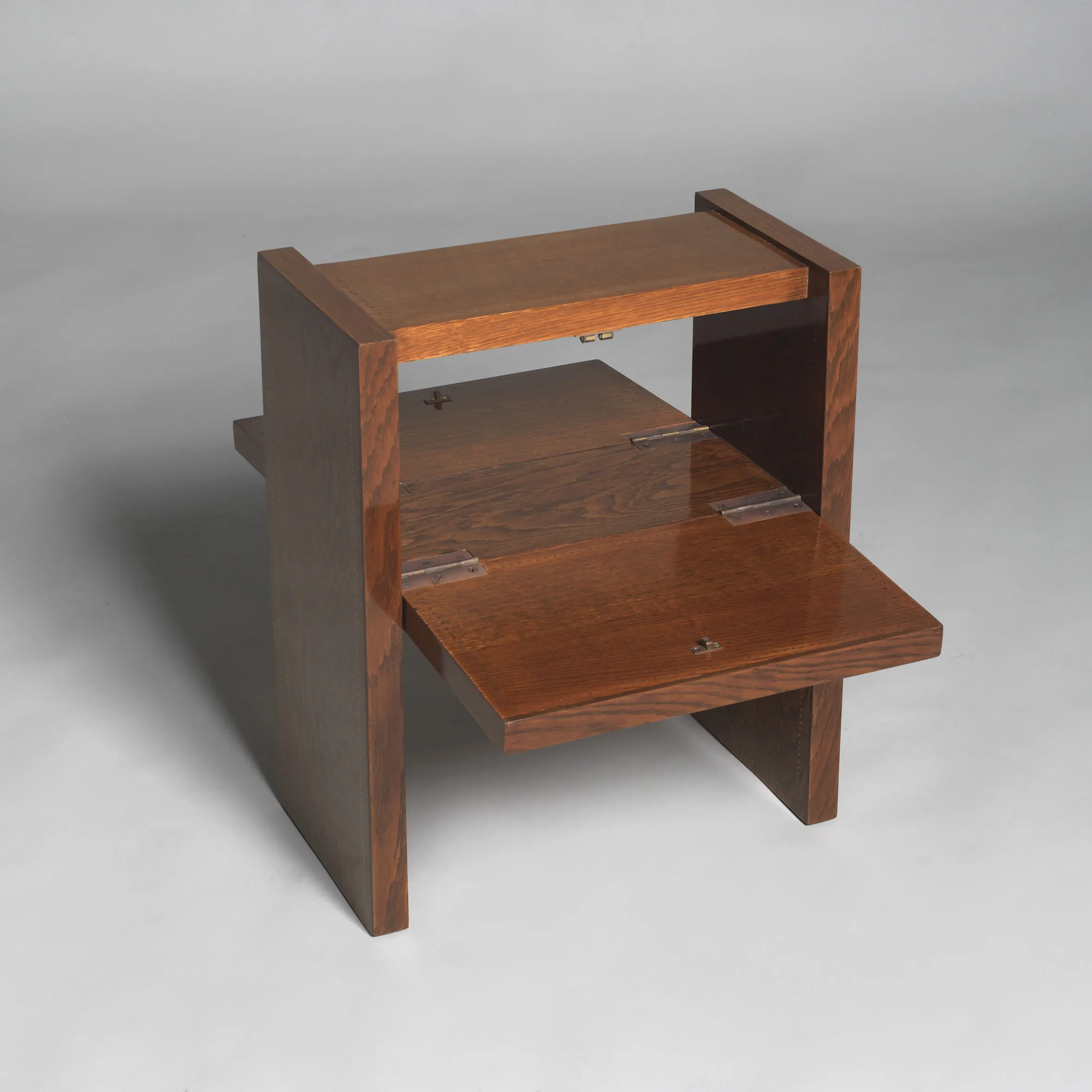 Detail view 1 – Oak bedside table