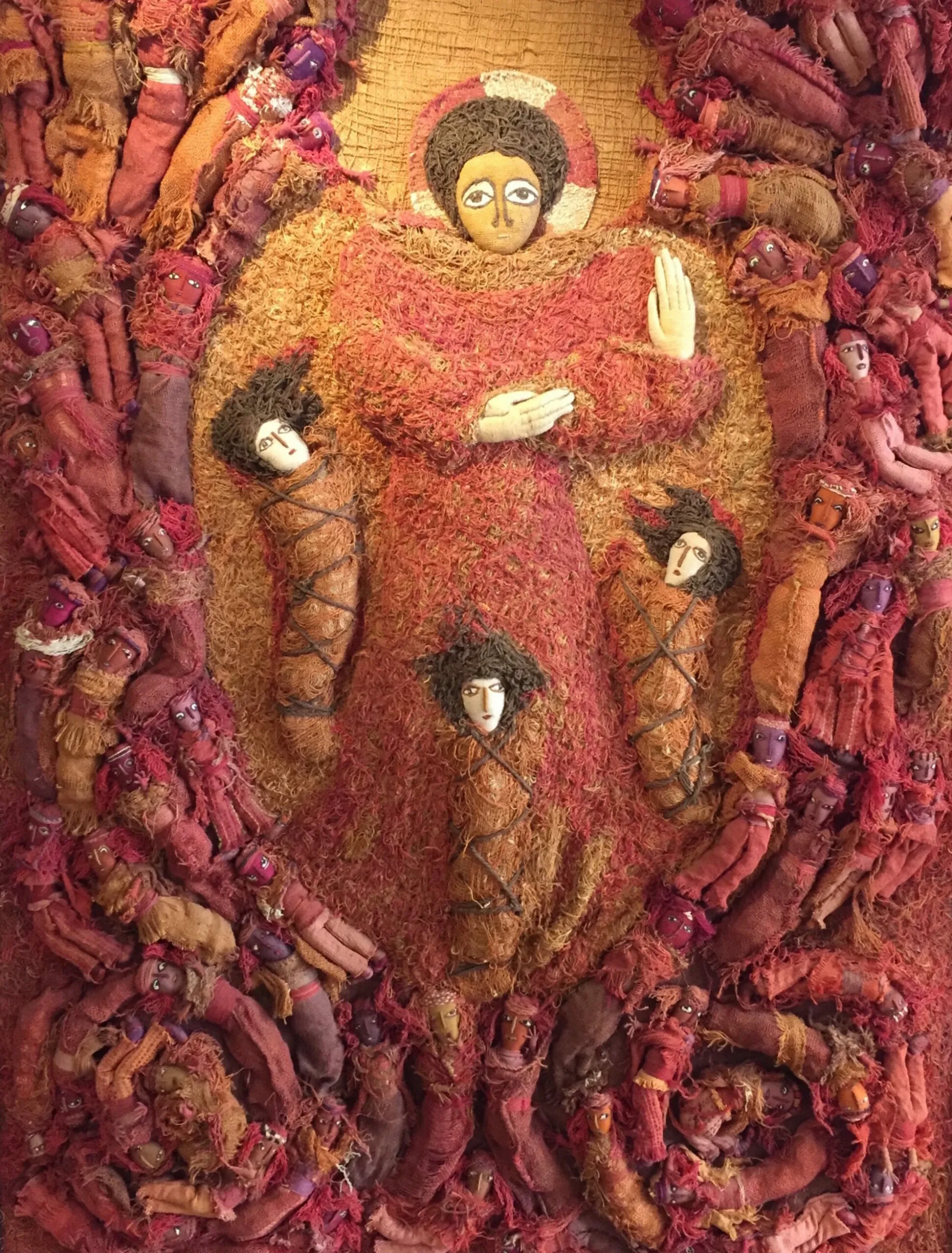 Detail view 1 – Painting / sculpture executed in fabrics and ropes