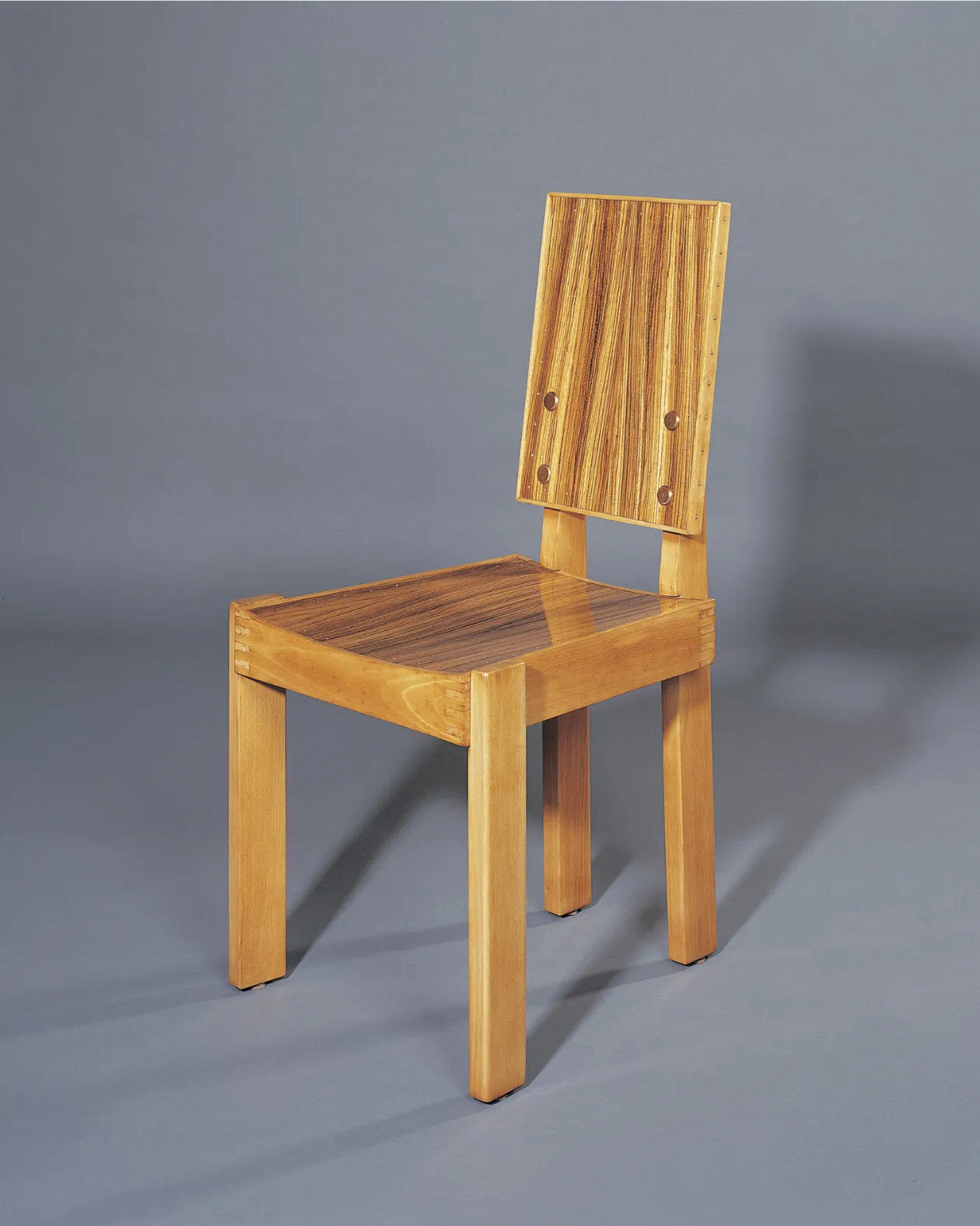 Vue de détail 2 – Six chaises à dossier haut