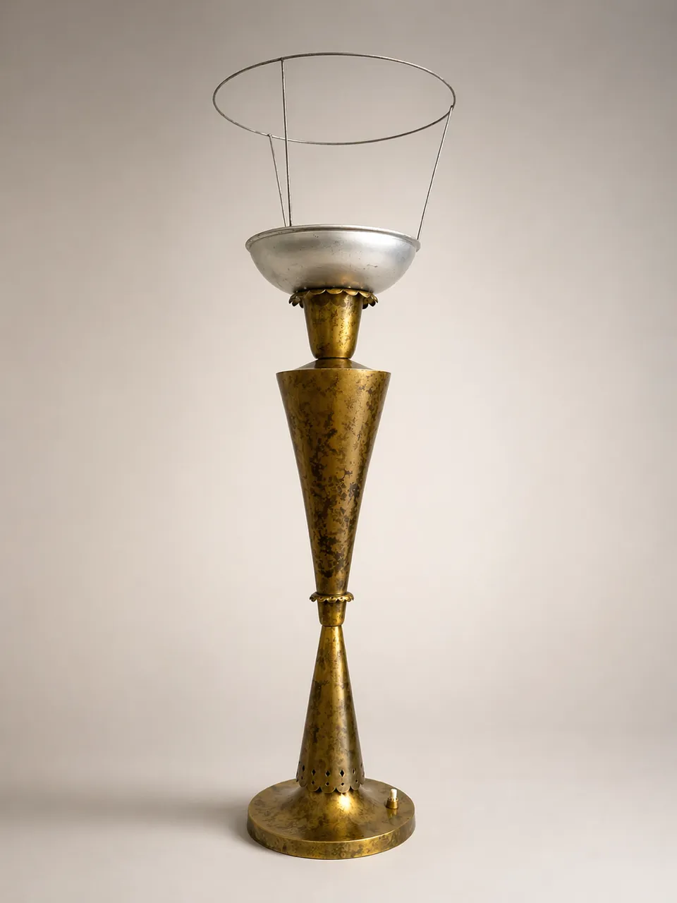 Detail view 2 – Table lamp in oxidized brass