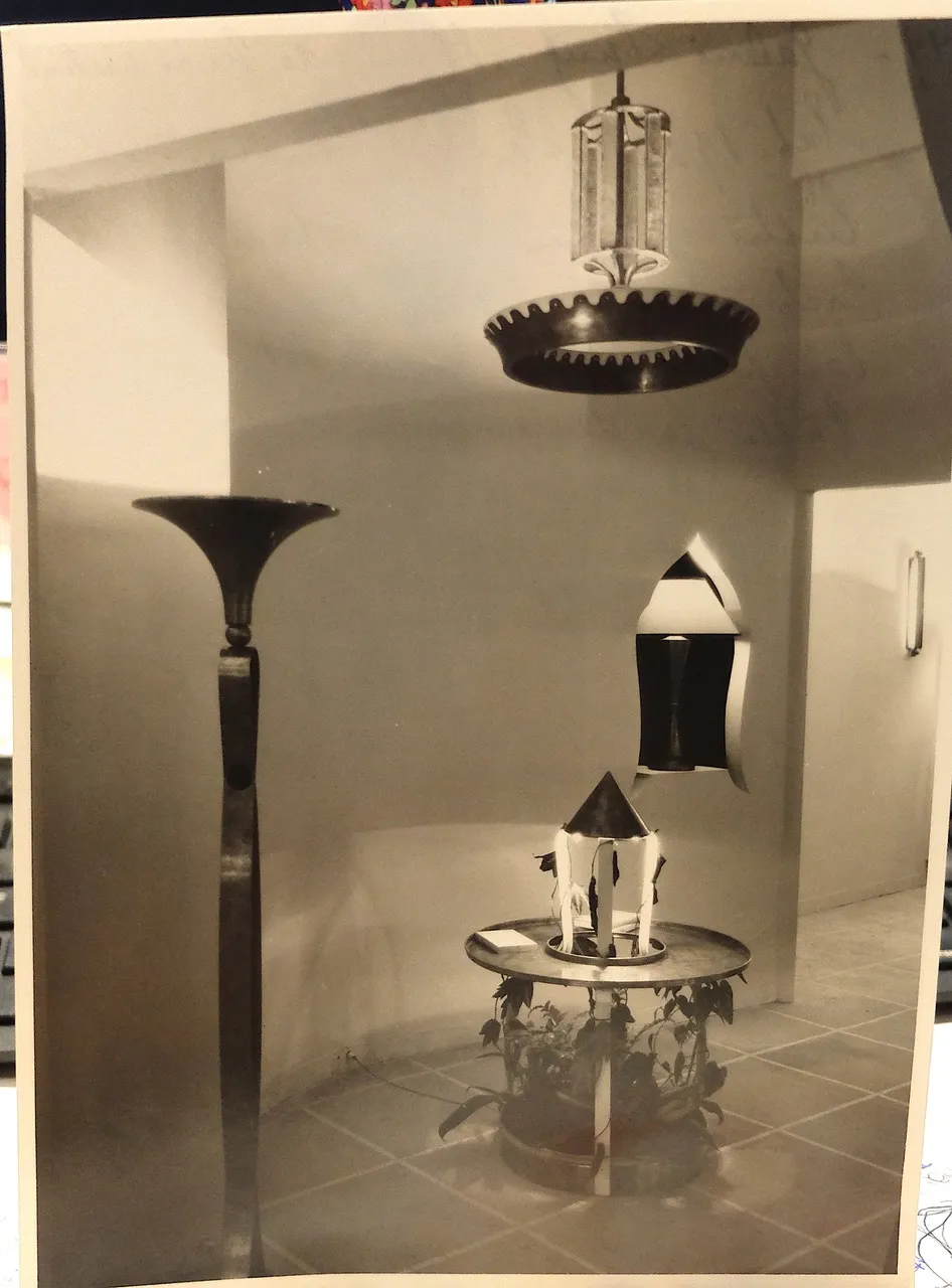 Detail view 3 – Table lamp in oxidized brass