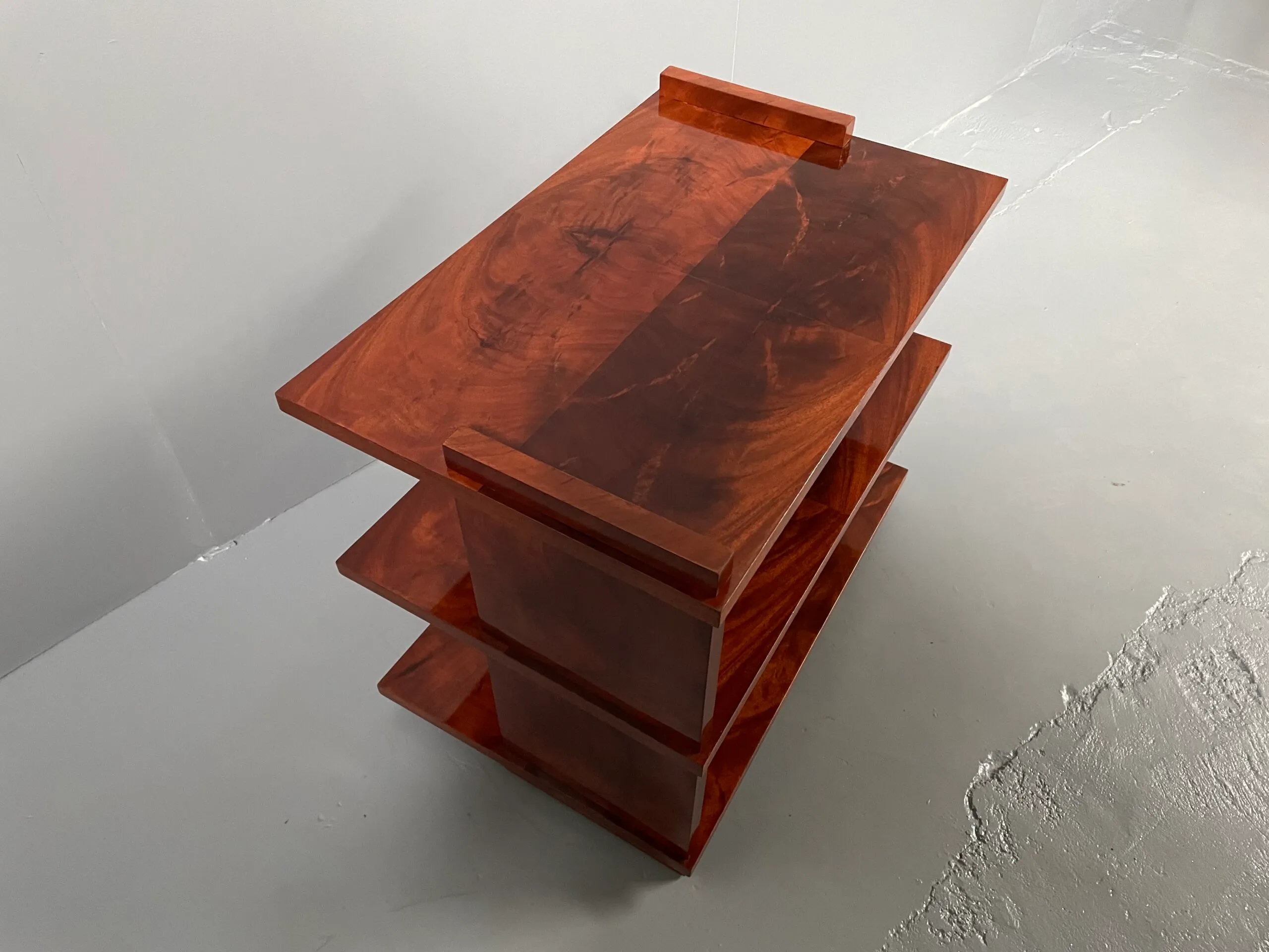 Vue de détail 2 – Table basse à trois plateaux