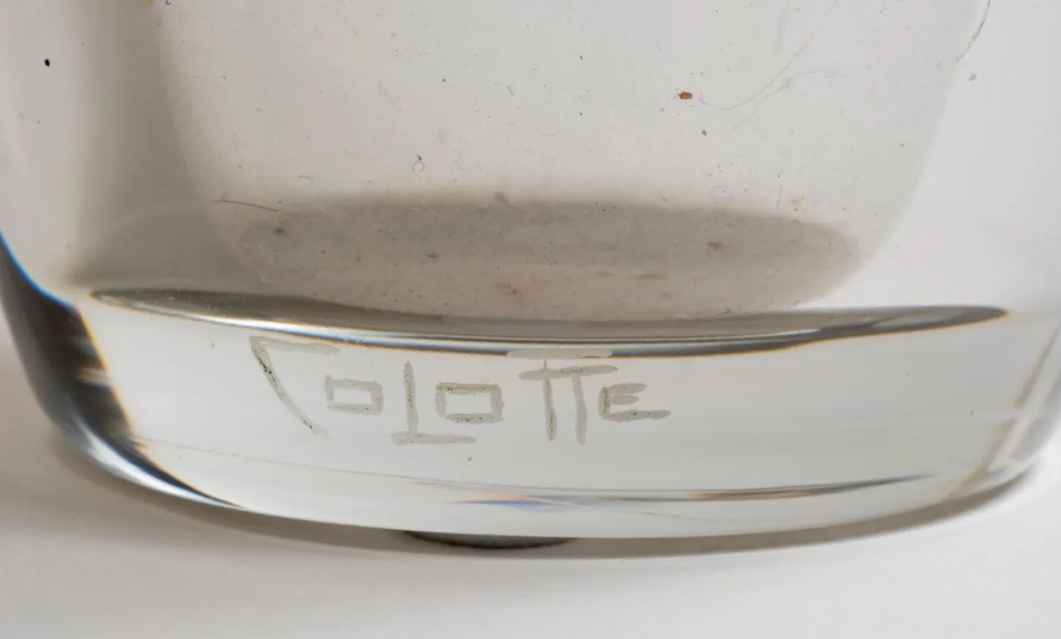 Detail view 1 – Vase with geometric decoration