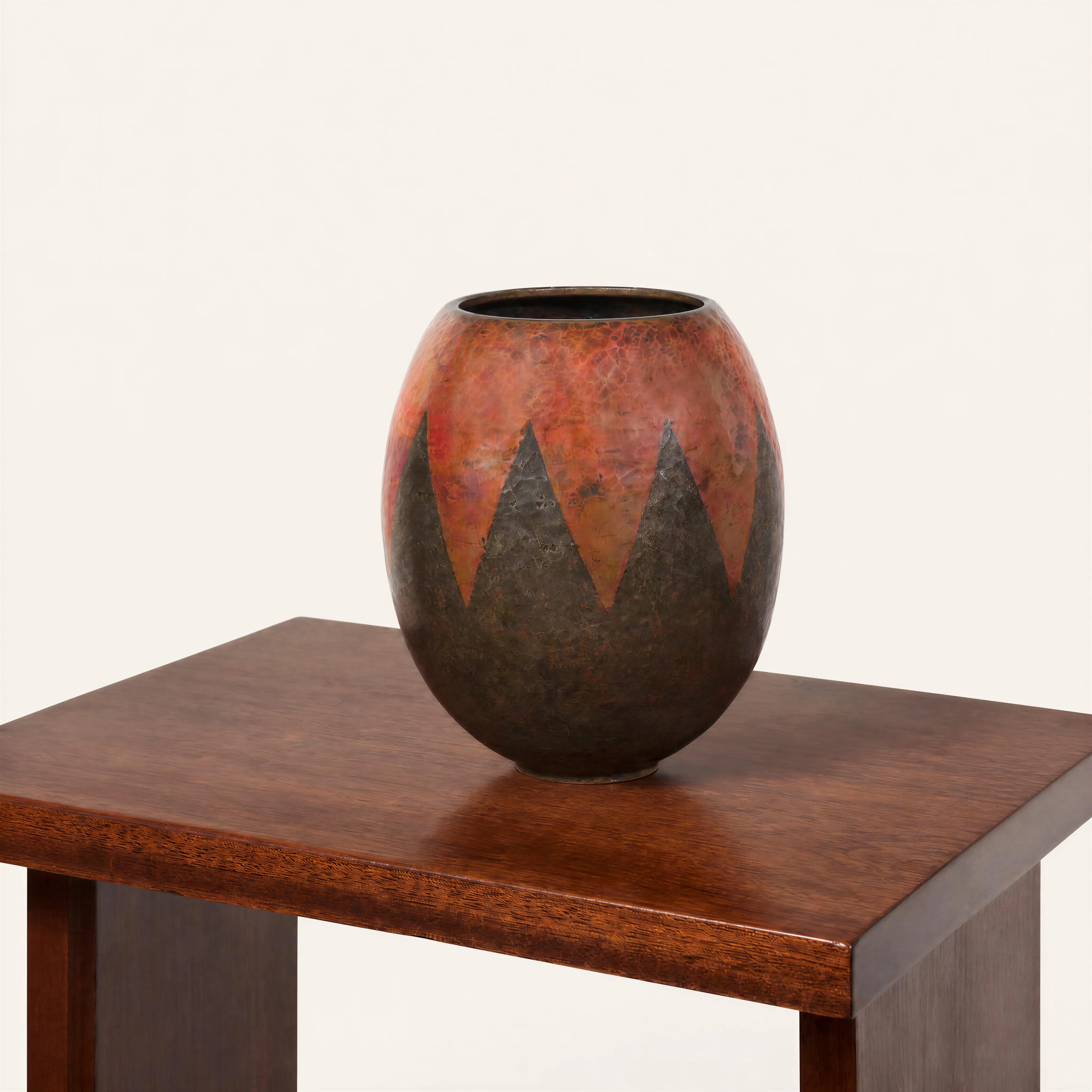 Vase aux grands triangles